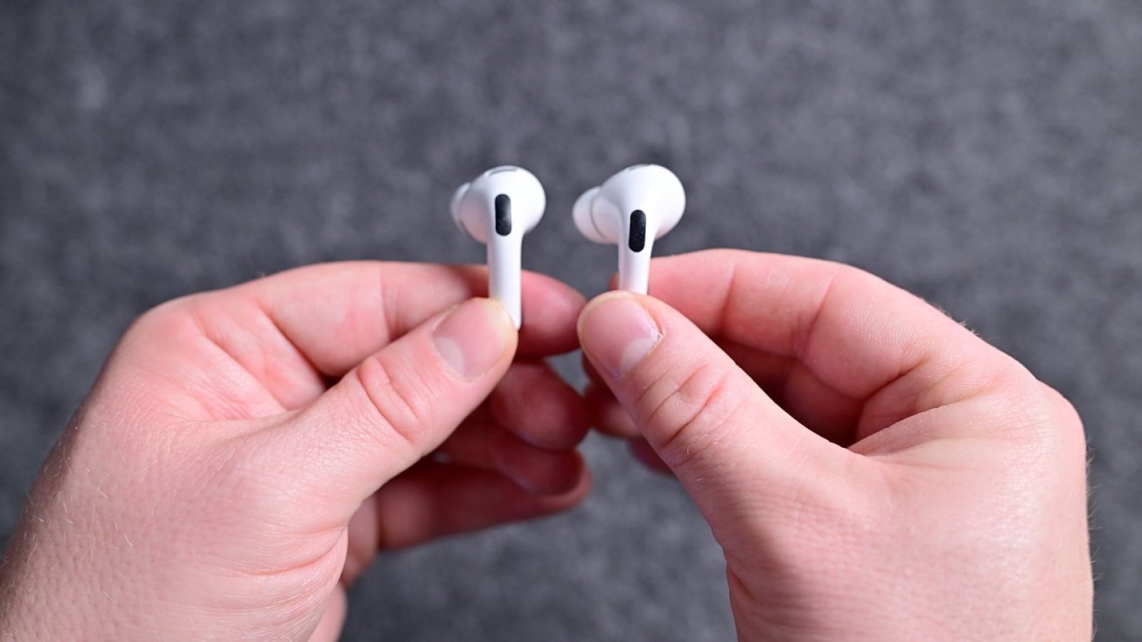 AirPods with Cameras Delayed to 2027, Apple Rumour Claims