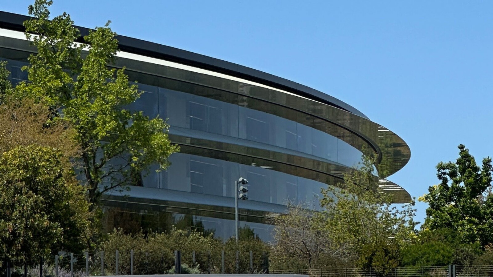 Apple Wins Second Ruling to Seek Federal Agency Documents - Apple antitrust case
