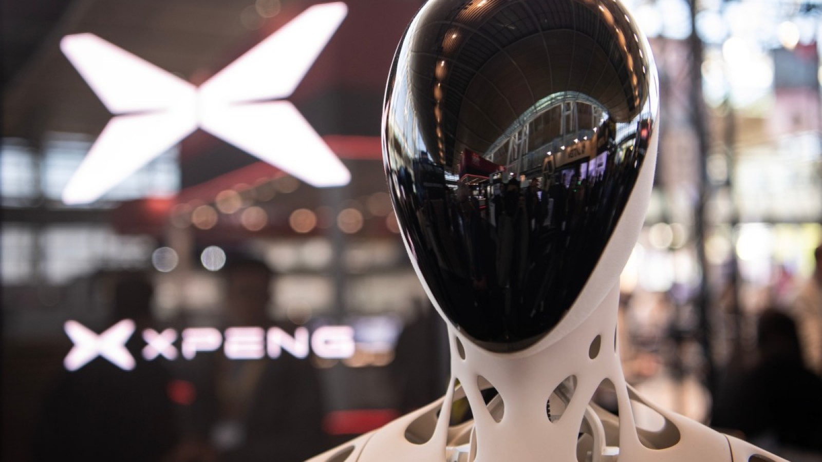 Chinese Automakers Chase Humanoid Robots, Following Tesla’s Lead