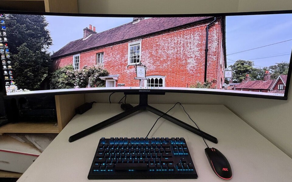 Deco Gear DG49OLED240: 49-Inch QD-OLED 240 Hz Ultrawide Monitor