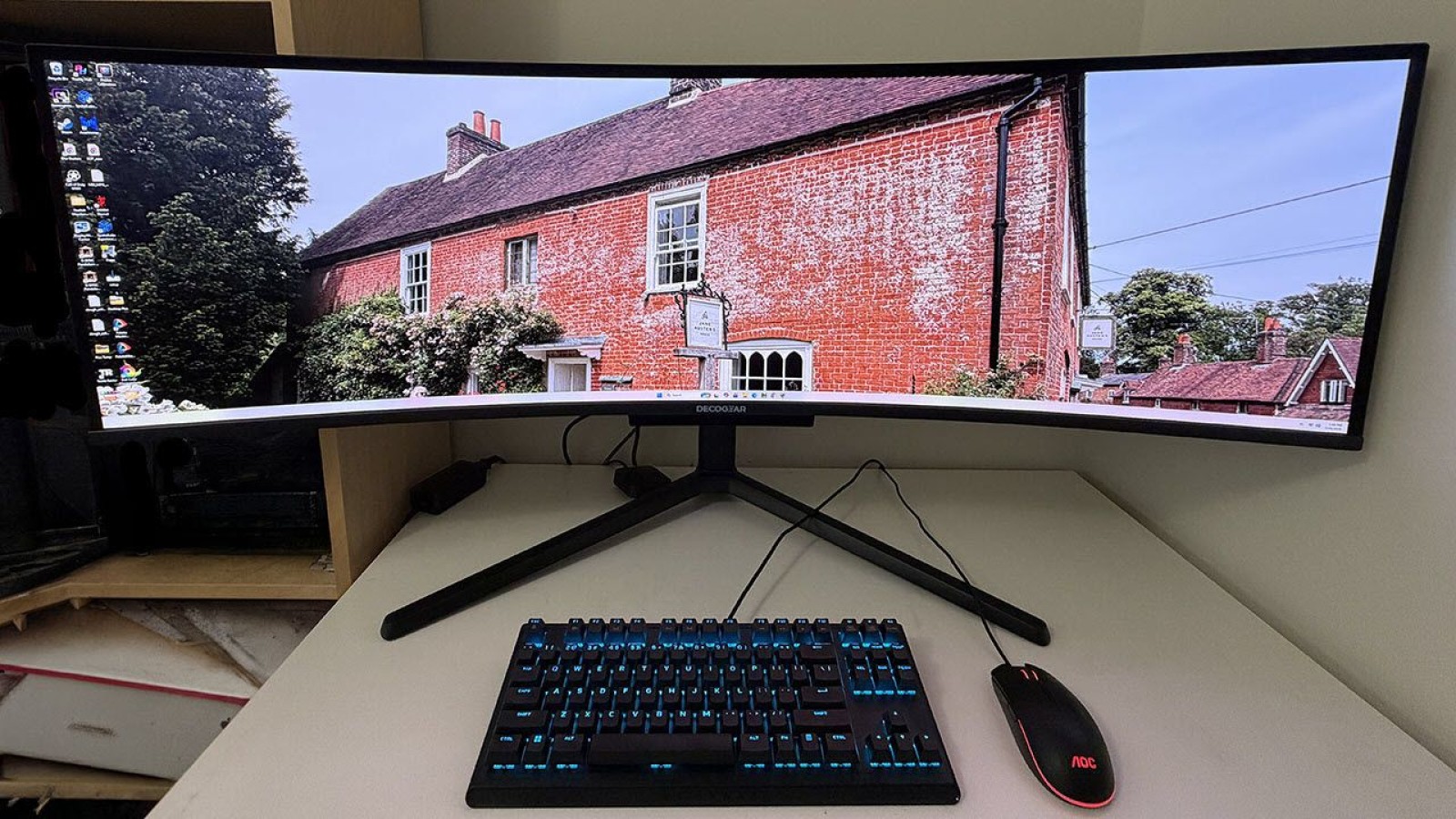 Deco Gear DG49OLED240: 49-Inch QD-OLED 240 Hz Ultrawide Monitor