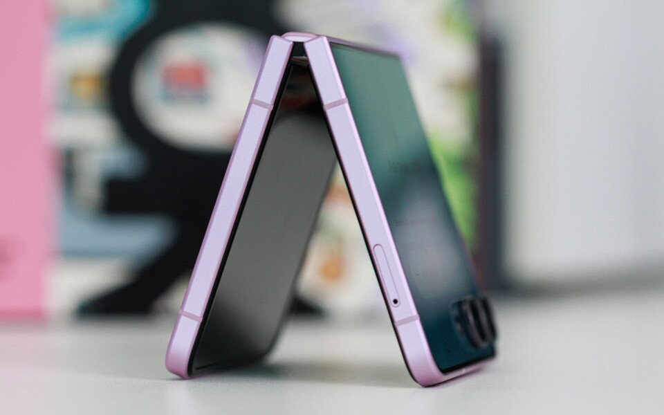 Galaxy Z Flip 8: Slimmer Design Beats Spec Upgrades