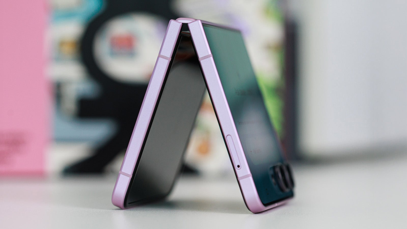 Galaxy Z Flip 8: Slimmer Design Beats Spec Upgrades