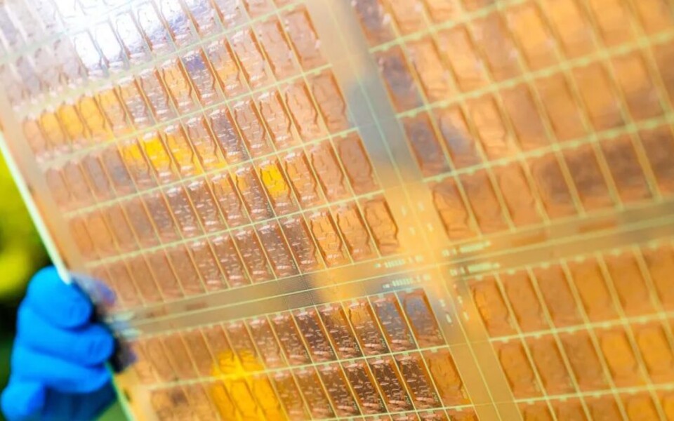 Glass-Core Substrates Near Qualification but Miss Commercial Debut