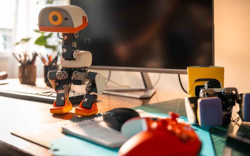 Hugging Face Microduck: EUR 342 Open-Source Robot Ships 2026