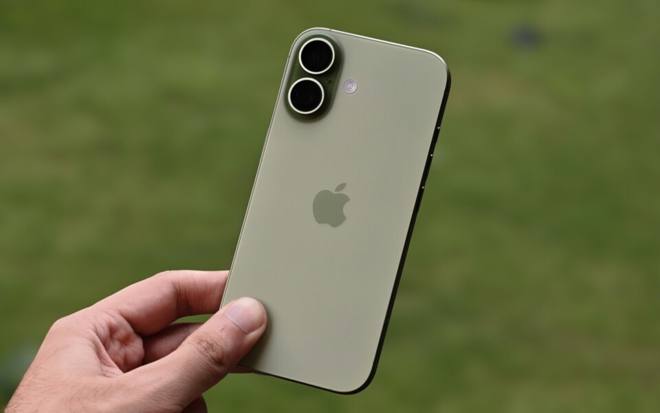 iPhone 17: Still Worth Buying as iPhone 18 May Slip to 2027
