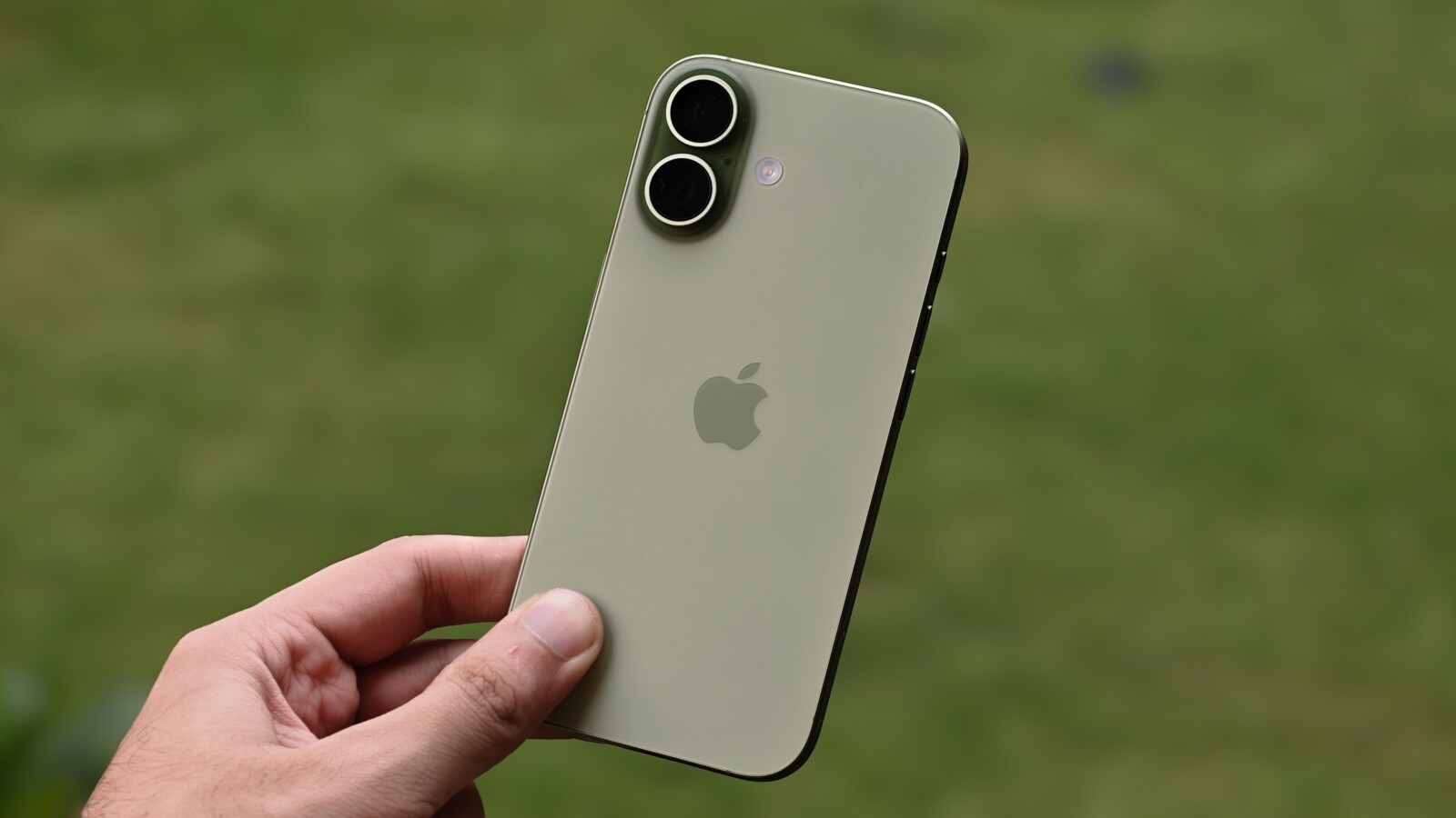 iPhone 17: Still Worth Buying as iPhone 18 May Slip to 2027