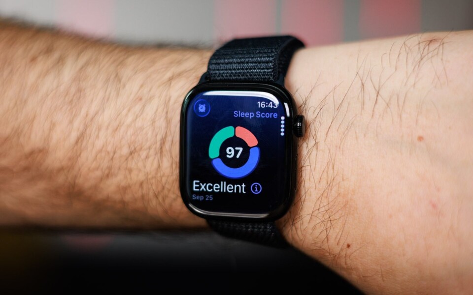 Apple Watch Leads Smartwatch Market as Garmin Rises