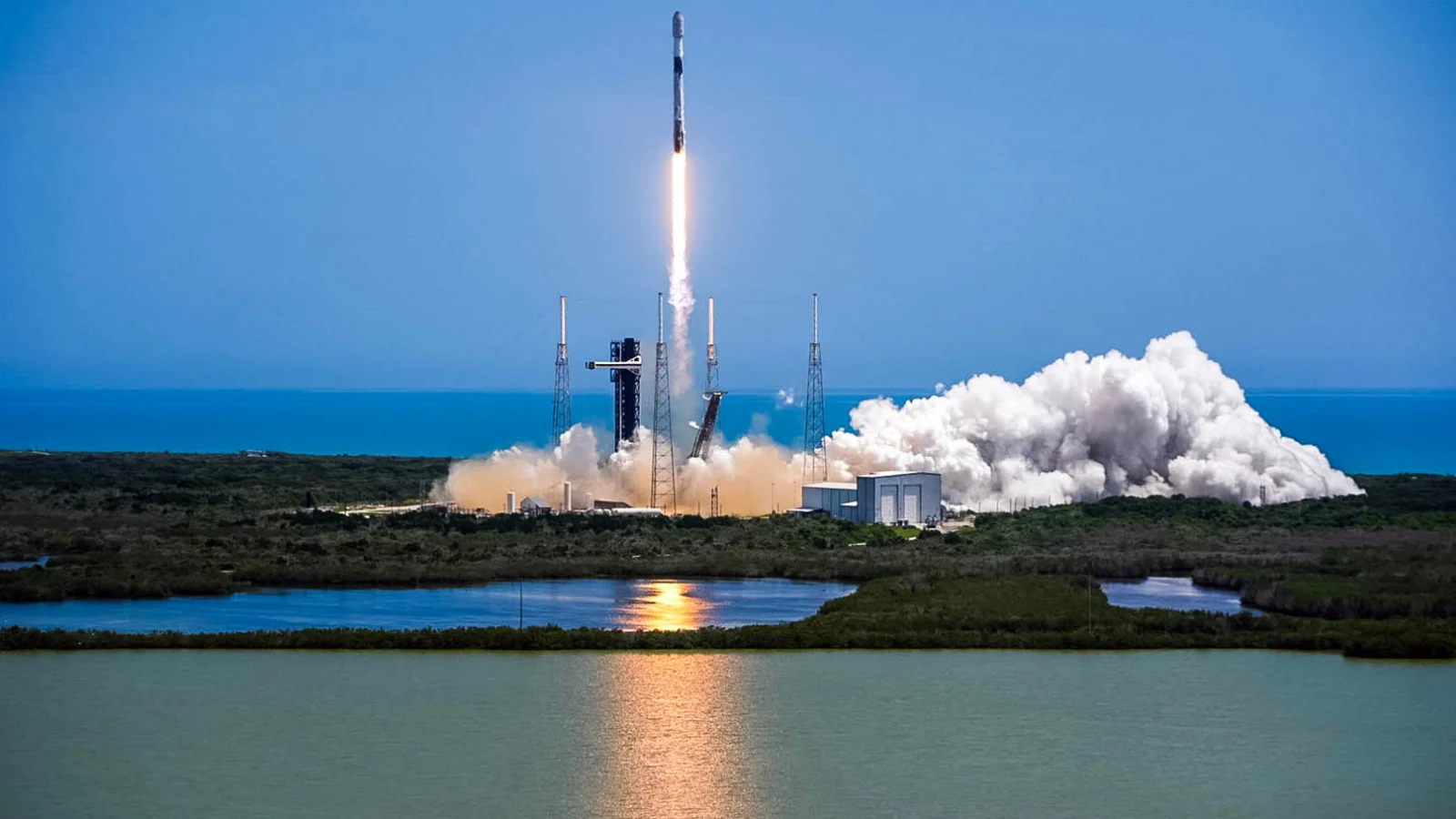 SpaceX Plans Tower-Free Mobile Network to Rival US Carriers - SpaceX mobile network