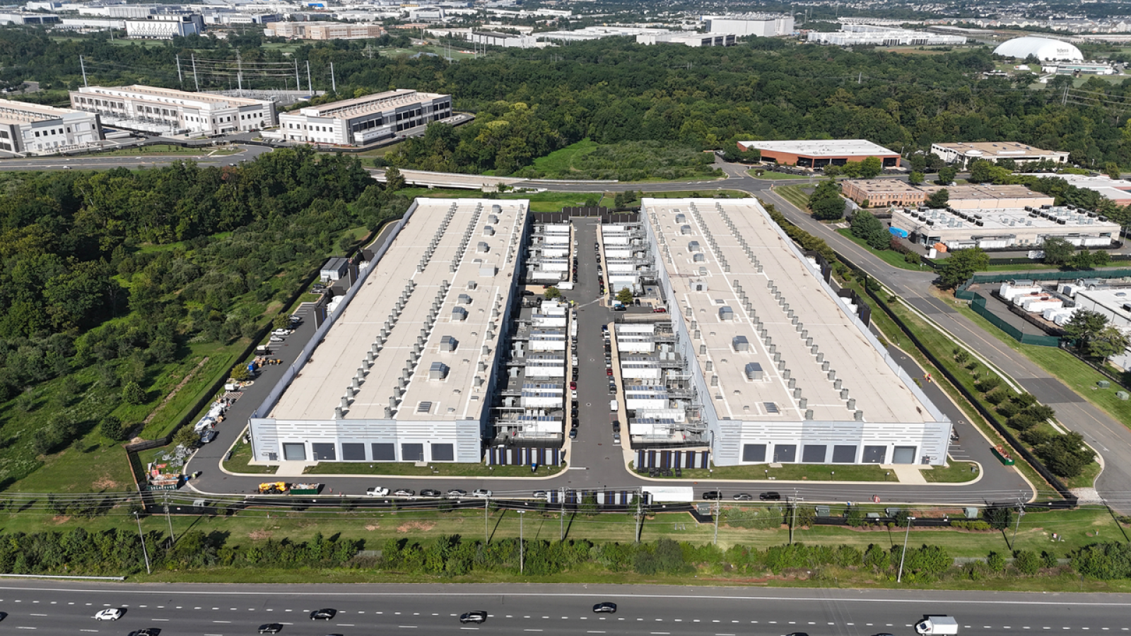 AI Data Center Spending May Hit EUR 28 Trillion by 2050 - AI data center investment