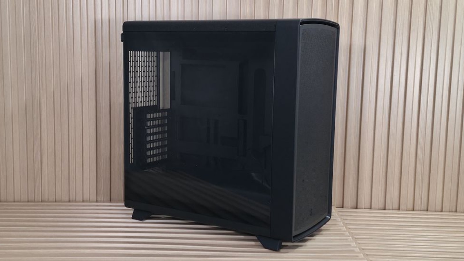 Fractal Summit Case: Real Wood Meets High-End Airflow