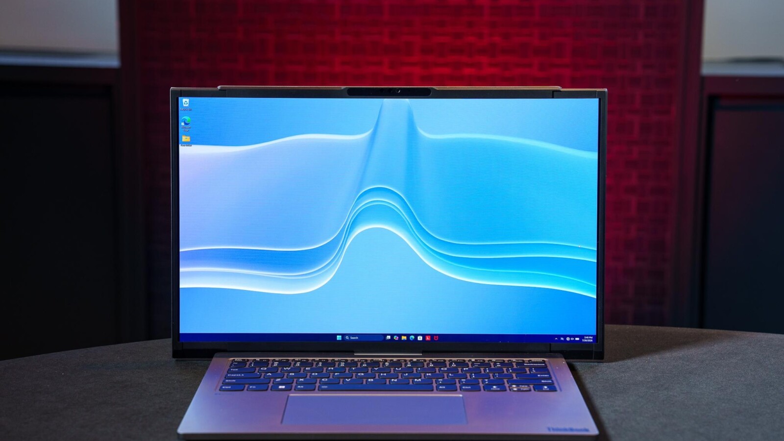 Lenovo ThinkBook Project Swan: 14-Inch Screen Unrolls to 17