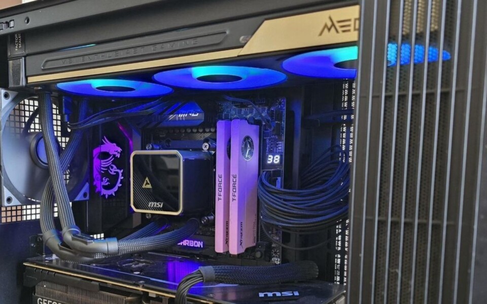 MSI MEG CoreLiquid E15 360 AIO Review: Premium Cooling