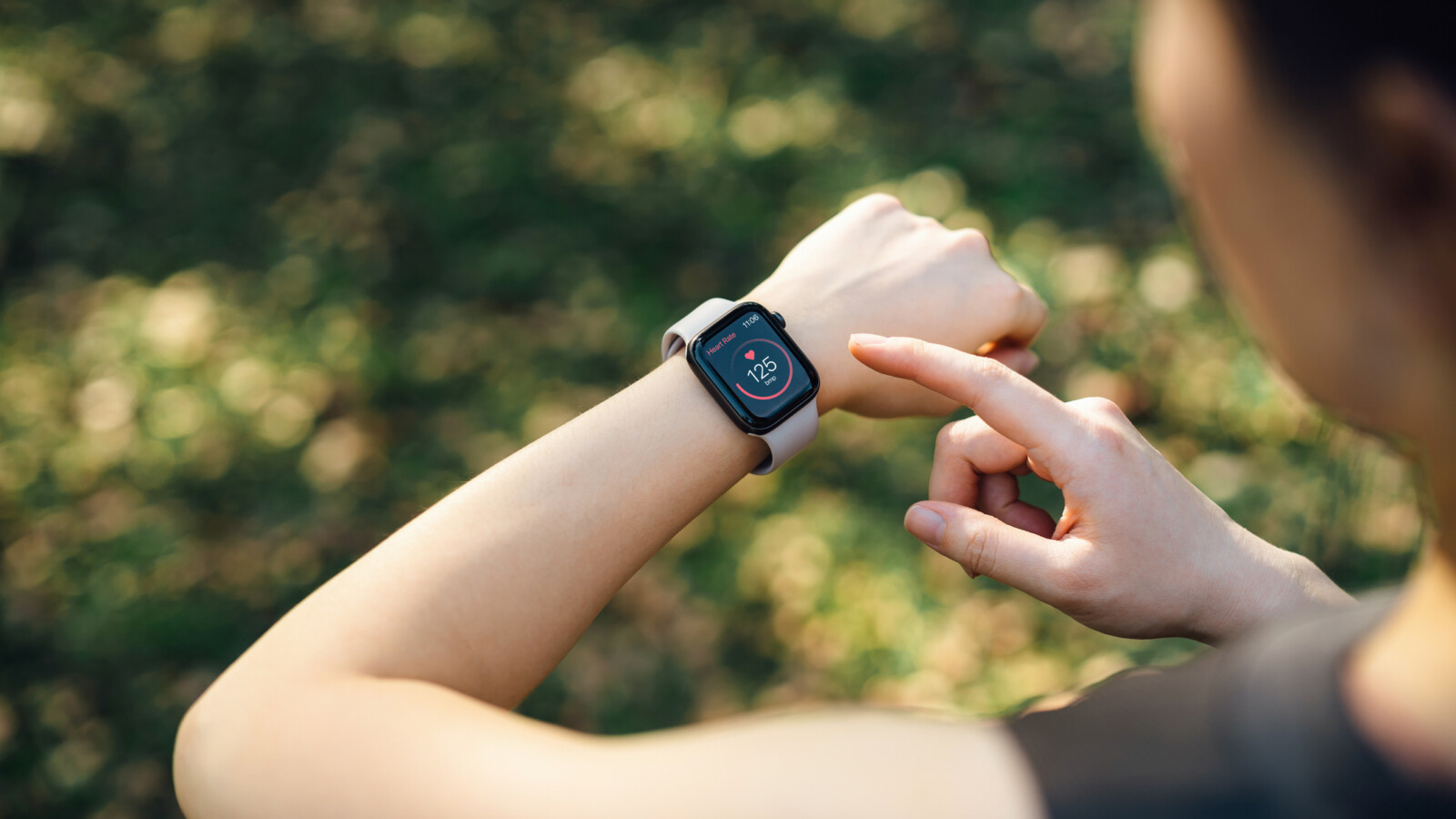 Smartwatch Calorie Counts Overestimate Burn, Study Finds - smartwatch calorie tracking